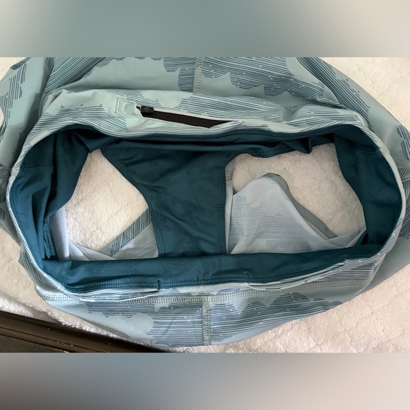 Rabbit Women’s 4” Lined Blue Cloud Print Running Shorts Size Medium - Picture 6 of 8